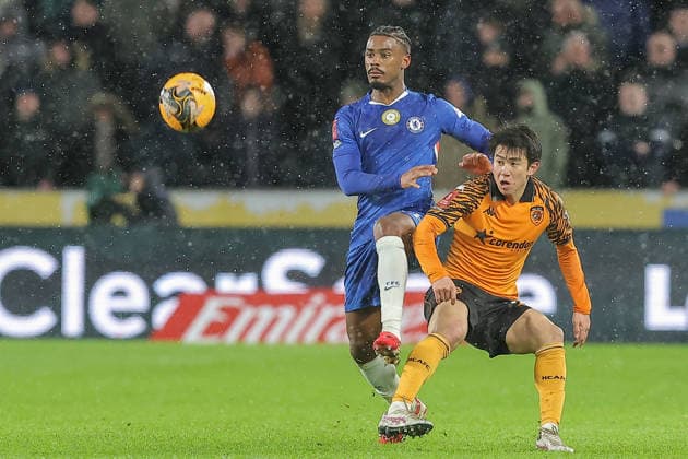 Hull City v Chelsea Emirates FA Cup Yu Hirakawa of Hull City and Jorrel Hato of Chelsea challenge for the ball during the Emirates FA Cup Fourth Round match at the MKM Stadium, Hull 13 02 2026 UK Newspapers OUT Copyright: xDavidxGreavesx FIL-22964-0035