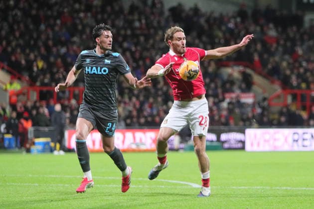 Wrexham FC v Ipswich Town, FA Cup Sam Smith of Wrexham and Jacob Greaves of Ipswich Town during the FA Cup match between Wrexham FC and Ipswich Town at the Racecourse Ground, Wrexham, UK on 13 February 2026. Wrexham Racecourse Ground Wales UK Editorial use only DataCo restrictions apply See www.football-dataco.com , Copyright: xAlunxRobertsx PSI-23749-0090