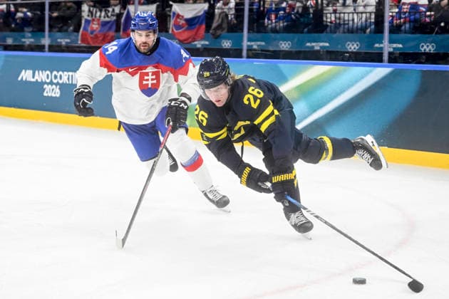 MILAN, ITALY 20260214 Sweden s Rasmus Dahlin (26) is chased by Slovakia s Peter Ceresnak (14) during the Ice hockey, Eishockey match in Group B between Sweden and Slovakia at the Santagiulia Arena during the Olympic Games, Olympische Spiele, Olympia, OS in Milan. *** The image is included in the SPORTS PACKAGE. For others PAYMENT IMAGE *** MILANO ITALY x10070x *** MILAN, ITALY 20260214 Sweden s Rasmus Dahlin 26 is chased by Slovakia s Peter Ceresnak 14 during the ice hockey match in Group B between Sweden and Slovakia at the Santagiulia Arena during the Olympic Games in Milan The image is included in the SPORTS PACKAGE For others PAYMENT IMAGE MILANO ITALY x10070x  Copyright: xJessicaxGow TTx 2026 OLYMPICS ICE HOCKEY SWEDEN-SLOVAKIA