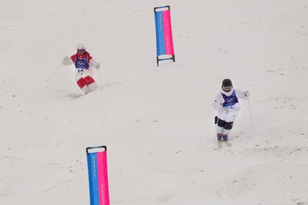 February 14, 2026, Livigno, Italy: Canada s Ashley Koehler races her competitor, the United States Elizabeth Lemley, during the women s dual moguls 1 8 final at the Milano Cortina 2026 Winter Olympic Games, Olympische Spiele, Olympia, OS in Livigno, Italy, Saturday, Feb. 14, 2026. Canada News - February 14, 2026  - ZUMAc35_ 20260214_zaf_c35_003 Copyright: xSeanxKilpatrickx