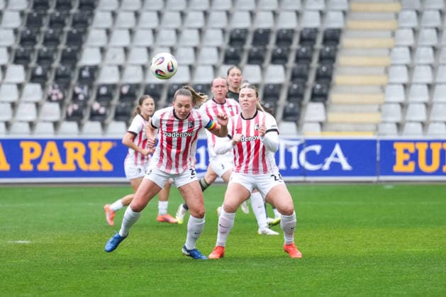 Google Pixel Frauen-Bundesliga: SC Freiburg vs. 1. FC Union Berlin, 14.02.2026 Kopfball von Lisa Karl (SC Freiburg, 2) Google Pixel Frauen-Bundesliga: SC Freiburg vs. 1. FC Union Berlin, Dreisamstadion, 14.02.2026 DFB DFL REGULATIONS PROHIBIT ANY USE OF PHOTOGRAPHS AS IMAGE SEQUENCES AND OR QUASI-VIDEO. Copyright: xBEAUTIFULxSPORTS Boscox