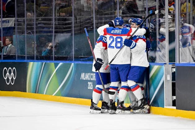 MILAN, ITALY 20260214 Slovakia s Juraj Slafkovsky (20) celebrates with teammates after reducing the score to 1-1 during the Ice hockey, Eishockey match in Group B between Sweden and Slovakia at the Santagiulia Arena during the Milan Olympics. *** The image is included in the SPORTS PACKAGE. For others PAID IMAGE *** MILANO ITALY x10070x *** MILAN, ITALY 20260214 Slovakia s Juraj Slafkovsky 20 celebrates with teammates after reducing the score to 1 1 during the ice hockey match in Group B between Sweden and Slovakia at the Santagiulia Arena during the Milan Olympics The image is included in the SPORTS PACKAGE For others PAID IMAGE MILANO ITALY x10070x  Copyright: xJessicaxGow TTx 2026 OLYMPICS ICE HOCKEY SWEDEN-SLOVAKIA