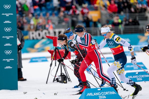 OLYMPICS - Winter Olympic Games, Olympische Spiele, Olympia, OS Milano Cortina 2026 TESERO,ITALY,14.FEB.26 - OLYMPICS, NORDIC SKIING, CROSS COUNTRY SKIING - Winter Olympic Games Milano Cortina 2026, 4X7.5km relay, women, medal ceremony. Image shows Linn Svahn (SWE) and Kristin Austgulen Fosnaes (NOR).  GEPAxpictures xMatthiasxTrinkl