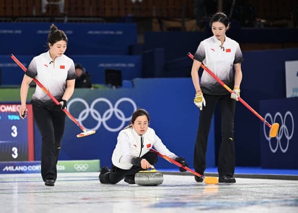 (260214) -- CORTINA D AMPEZZO, Feb. 14, 2026 -- Wang Rui (C) of China competes during the curling women round robin session 4 match between China and Italy at the 2026 Milan-Cortina Winter Olympics in Cortina, Italy, Feb. 14, 2026. ) (MICO2026)ITALY-CORTINA D AMPEZZO-OLYMPIC Winter games, Winterspiele,Spiele, Summer games CURLING-WOMEN-ROUND ROBIN-CHN VS ITA LianxYi 