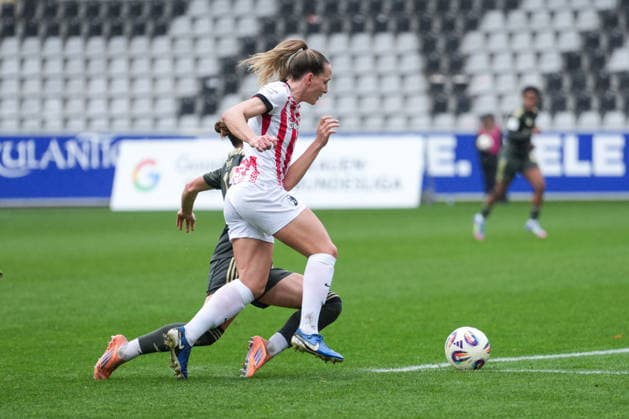 Google Pixel Frauen-Bundesliga: SC Freiburg vs. 1. FC Union Berlin, 14.02.2026 Zweikampf zwischen Lisa Karl (SC Freiburg, 2) und Lia Kamber (1. FC Union Berlin, 41) Google Pixel Frauen-Bundesliga: SC Freiburg vs. 1. FC Union Berlin, Dreisamstadion, 14.02.2026 DFB DFL REGULATIONS PROHIBIT ANY USE OF PHOTOGRAPHS AS IMAGE SEQUENCES AND OR QUASI-VIDEO. Copyright: xBEAUTIFULxSPORTS Boscox