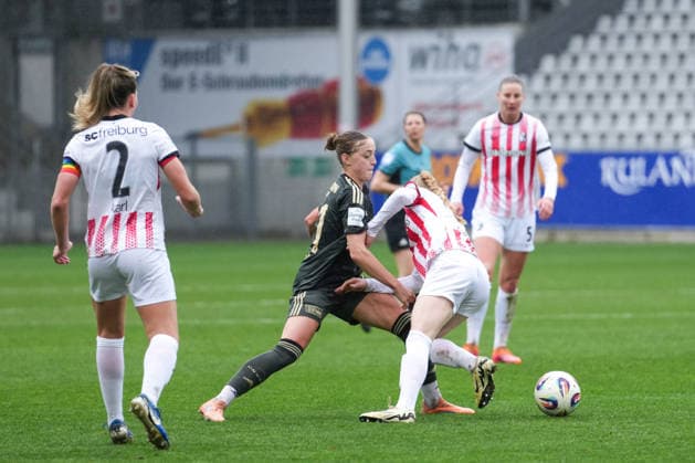 Google Pixel Frauen-Bundesliga: SC Freiburg vs. 1. FC Union Berlin, 14.02.2026 Zweikampf zwischen Lia Kamber (1. FC Union Berlin, 41) und Meret Felde (SC Freiburg, 4) Google Pixel Frauen-Bundesliga: SC Freiburg vs. 1. FC Union Berlin, Dreisamstadion, 14.02.2026 DFB DFL REGULATIONS PROHIBIT ANY USE OF PHOTOGRAPHS AS IMAGE SEQUENCES AND OR QUASI-VIDEO. Copyright: xBEAUTIFULxSPORTS Boscox