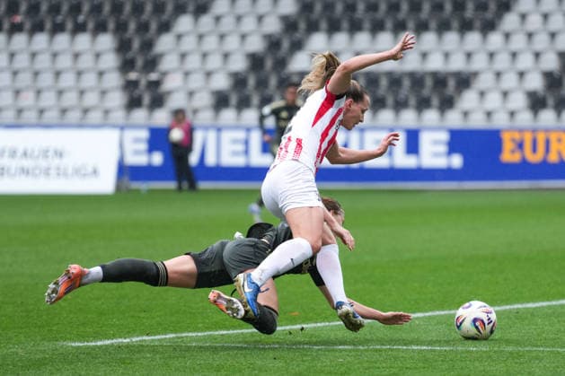Google Pixel Frauen-Bundesliga: SC Freiburg vs. 1. FC Union Berlin, 14.02.2026 Zweikampf zwischen Lisa Karl (SC Freiburg, 2) und Lia Kamber (1. FC Union Berlin, 41) Google Pixel Frauen-Bundesliga: SC Freiburg vs. 1. FC Union Berlin, Dreisamstadion, 14.02.2026 DFB DFL REGULATIONS PROHIBIT ANY USE OF PHOTOGRAPHS AS IMAGE SEQUENCES AND OR QUASI-VIDEO. Copyright: xBEAUTIFULxSPORTS Boscox
