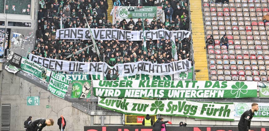14.02.2026 - Fussball - Saison 2025 2026 - 2. Fussball - Bundesliga - 22. Spieltag: 1. FC Kaiserslautern FCK ( Rote Teufel ) - SpVgg Greuther Fürth SGF ( Kleeblatt ) - Sportfoto Zink - xwoxzix - DFL regulations prohibit any use of photographs as image sequences and or quasi-video - only for editorial use - Greutherfürthfans Fans Fanblock Kleeblattfans - Spruchband Banner
