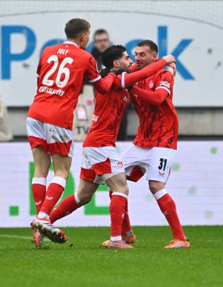 14.02.2026 - Fussball - Saison 2025 2026 - 2. Fussball - Bundesliga - 22. Spieltag: 1. FC Kaiserslautern FCK ( Rote Teufel ) - SpVgg Greuther Fürth SGF ( Kleeblatt ) - Sportfoto Zink - xwoxzix - DFL regulations prohibit any use of photographs as image sequences and or quasi-video - only for editorial use - Torjubel Jubel Freude nach Treffer Tor Torschuß zum 1:0 durch Semih Sahin (8, 1. FC Kaiserslautern FCK ) -