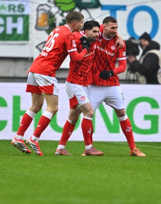 14.02.2026 - Fussball - Saison 2025 2026 - 2. Fussball - Bundesliga - 22. Spieltag: 1. FC Kaiserslautern FCK ( Rote Teufel ) - SpVgg Greuther Fürth SGF ( Kleeblatt ) - Sportfoto Zink - xwoxzix - DFL regulations prohibit any use of photographs as image sequences and or quasi-video - only for editorial use - Torjubel Jubel Freude nach Treffer Tor Torschuß zum 1:0 durch Semih Sahin (8, 1. FC Kaiserslautern FCK ) - Paul Joly (26, 1. FC Kaiserslautern FCK ) Semih Sahin (8, 1. FC Kaiserslautern FCK ) Luca Sirch (31, 1. FC Kaiserslautern FCK )