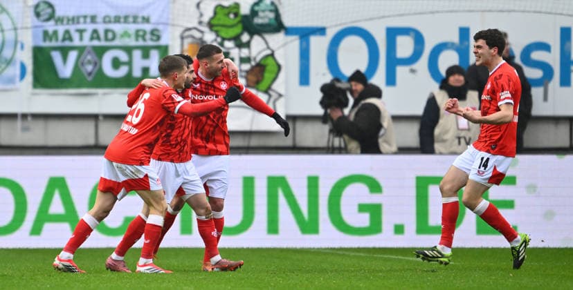 14.02.2026 - Fussball - Saison 2025 2026 - 2. Fussball - Bundesliga - 22. Spieltag: 1. FC Kaiserslautern FCK ( Rote Teufel ) - SpVgg Greuther Fürth SGF ( Kleeblatt ) - Sportfoto Zink - xwoxzix - DFL regulations prohibit any use of photographs as image sequences and or quasi-video - only for editorial use - Torjubel Jubel Freude nach Treffer Tor Torschuß zum 1:0 durch Semih Sahin (8, 1. FC Kaiserslautern FCK ) -