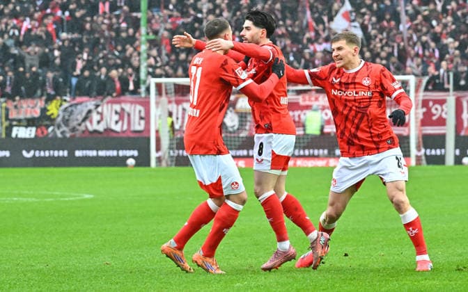 14.02.2026 - Fussball - Saison 2025 2026 - 2. Fussball - Bundesliga - 22. Spieltag: 1. FC Kaiserslautern FCK ( Rote Teufel ) - SpVgg Greuther Fürth SGF ( Kleeblatt ) - Sportfoto Zink MeZi - xmexzix - DFL regulations prohibit any use of photographs as image sequences and or quasi-video - only for editorial use - Torjubel Jubel Freude nach Treffer Tor Torschuß zum 1:0 durch Semih Sahin (8, 1. FC Kaiserslautern FCK )