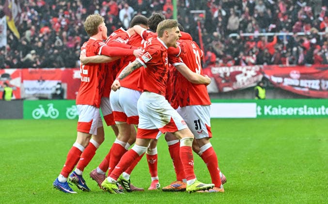 14.02.2026 - Fussball - Saison 2025 2026 - 2. Fussball - Bundesliga - 22. Spieltag: 1. FC Kaiserslautern FCK ( Rote Teufel ) - SpVgg Greuther Fürth SGF ( Kleeblatt ) - Sportfoto Zink MeZi - xmexzix - DFL regulations prohibit any use of photographs as image sequences and or quasi-video - only for editorial use - Torjubel Jubel Freude nach Treffer Tor Torschuß zum 1:0 durch Semih Sahin (8, 1. FC Kaiserslautern FCK )