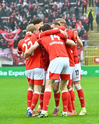 14.02.2026 - Fussball - Saison 2025 2026 - 2. Fussball - Bundesliga - 22. Spieltag: 1. FC Kaiserslautern FCK ( Rote Teufel ) - SpVgg Greuther Fürth SGF ( Kleeblatt ) - Sportfoto Zink MeZi - xmexzix - DFL regulations prohibit any use of photographs as image sequences and or quasi-video - only for editorial use - Torjubel Jubel Freude nach Treffer Tor Torschuß zum 1:0 durch Semih Sahin (8, 1. FC Kaiserslautern FCK )