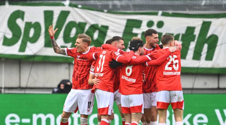 14.02.2026 - Fussball - Saison 2025 2026 - 2. Fussball - Bundesliga - 22. Spieltag: 1. FC Kaiserslautern FCK ( Rote Teufel ) - SpVgg Greuther Fürth SGF ( Kleeblatt ) - Sportfoto Zink - xwoxzix - DFL regulations prohibit any use of photographs as image sequences and or quasi-video - only for editorial use - Torjubel Jubel Freude nach Treffer Tor Torschuß zum 1:0 durch Semih Sahin (8, 1. FC Kaiserslautern FCK ) -