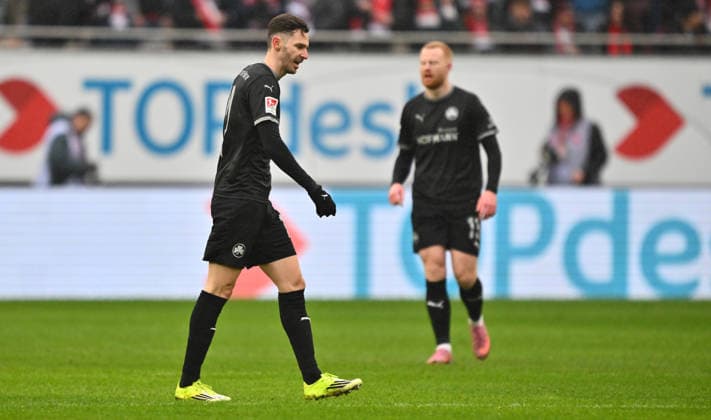 14.02.2026 - Fussball - Saison 2025 2026 - 2. Fussball - Bundesliga - 22. Spieltag: 1. FC Kaiserslautern FCK ( Rote Teufel ) - SpVgg Greuther Fürth SGF ( Kleeblatt ) - Sportfoto Zink - xwoxzix - DFL regulations prohibit any use of photographs as image sequences and or quasi-video - only for editorial use - Branimir Hrgota (10, SpVgg Greuther Fürth ) enttäuscht Enttäuschung
