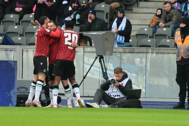 2. Fußball Bundesliga: Hertha BSC - Hannover 96 , 14.02.2026 Torjubel, Jubel. Boris Tomiak (Hannover, 3) jubelt über das Tor zum 0:1 mit Ime Okon (Hannover, 20), während der Begegnung in der 2. Fußball Bundesliga: Hertha BSC - Hannover 96 in Berlin, Olympiastadion, am 14.02.2026. DFB regulations prohibit any use of photographs as image sequences and or quasi video.