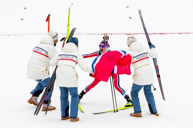 Winter Olympics in Milan Cortina 2026 Val di Fiemme, Italy 20260214. Kristin Austgulen Fosnaes, Astrid oyre Slind, Karoline Simpson-Larsen and Heidi Weng from Norway cheer during the women s 4 x 7.5 km cross-country relay at Lago di Tesero during the Winter Olympics in Milano Cortina 2026. Photo: Lise Aserud NTB Val di Fiemme Italy EDITORIAL USE ONLY. RESTRICTED USE FOR BETTING COMPANIES Ref:_SPOuz7Rw64KimE.jpg *** Winter Olympics in Milan Cortina 2026 Val di Fiemme, Italy 20260214 Kristin Austgulen Fosnaes, Astrid oyre Slind, Karoline Simpson Larsen and Heidi Weng from Norway cheer during the women s 4 x 7 5 km cross country relay at Lago di Tesero during the Winter Olympics in Milano Cortina 2026 Photo Lise Aserud NTB Val di Fiemme Italy EDITORIAL USE ONLY RESTRICTED USE FOR BETTING COMPANIES  Copyright: xLisexAserudx xNTBx