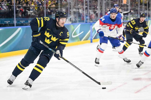 MILAN, ITALY 20260214 Sweden s Gabriel Landeskog (92) during the Ice hockey, Eishockey match in Group B between Sweden and Slovakia at Santagiulia Arena during the Olympic Games, Olympische Spiele, Olympia, OS in Milan. *** The image is included in the SPORTS PACKAGE. For others PAID IMAGE *** MILANO ITALY x10070x *** MILAN, ITALY 20260214 Sweden s Gabriel Landeskog 92 during the ice hockey match in Group B between Sweden and Slovakia at Santagiulia Arena during the Olympic Games in Milan The image is included in the SPORTS PACKAGE For others PAID IMAGE MILANO ITALY x10070x  Copyright: xJessicaxGow TTx 2026 OLYMPICS ICE HOCKEY SWEDEN-SLOVAKIA