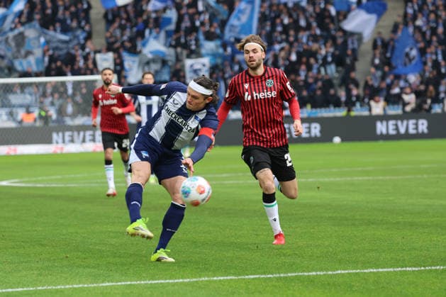 2. Fußball Bundesliga: Hertha BSC - Hannover 96 , 14.02.2026 Fabian Reese (Hertha, 11) beim Torschuss auf das Tor, während der Begegnung in der 2. Fußball Bundesliga: Hertha BSC - Hannover 96 in Berlin, Olympiastadion, am 14.02.2026. DFB regulations prohibit any use of photographs as image sequences and or quasi video.