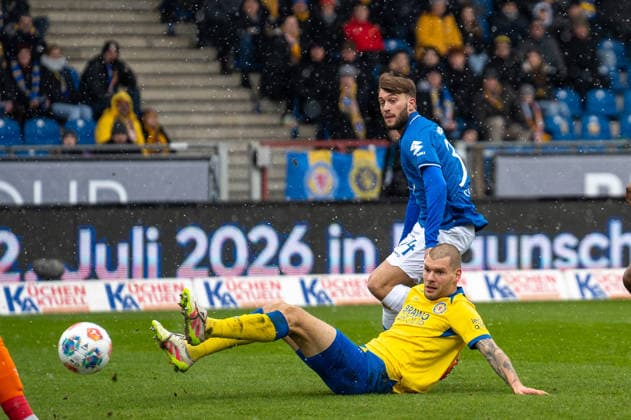 Deutschland, Fussball, 2. Bundesliga, Eintracht Braunschweig - SV Darmstadt am 14.02. in Braunschweig (Eintracht-Stadion): Chance Killian Corredor (SV Darmstadt 98 34)