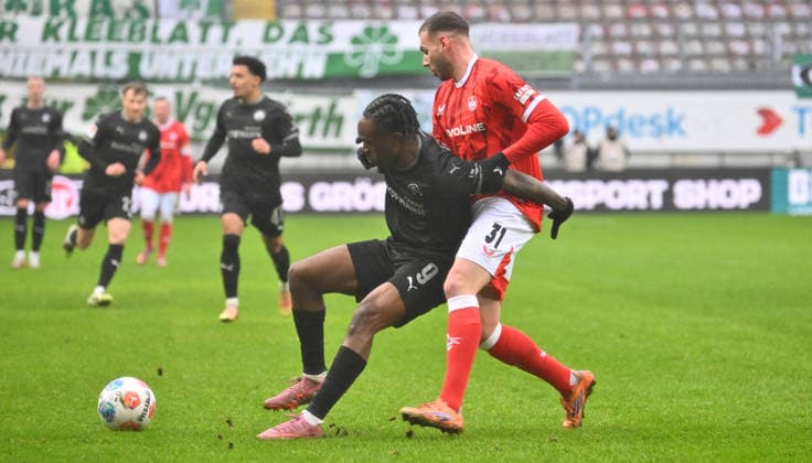 14.02.2026 - Fussball - Saison 2025 2026 - 2. Fussball - Bundesliga - 22. Spieltag: 1. FC Kaiserslautern FCK ( Rote Teufel ) - SpVgg Greuther Fürth SGF ( Kleeblatt ) - Sportfoto Zink - xwoxzix - DFL regulations prohibit any use of photographs as image sequences and or quasi-video - only for editorial use - Noel Futkeu (9, SpVgg Greuther Fürth ) Luca Sirch (31, 1. FC Kaiserslautern FCK )