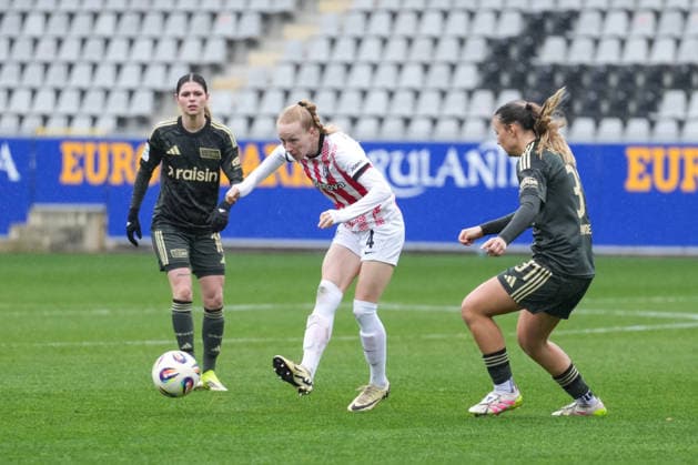 Google Pixel Frauen-Bundesliga: SC Freiburg vs. 1. FC Union Berlin, 14.02.2026 Meret Felde (SC Freiburg, 4) am Ball Google Pixel Frauen-Bundesliga: SC Freiburg vs. 1. FC Union Berlin, Dreisamstadion, 14.02.2026 DFB DFL REGULATIONS PROHIBIT ANY USE OF PHOTOGRAPHS AS IMAGE SEQUENCES AND OR QUASI-VIDEO. Copyright: xBEAUTIFULxSPORTS Boscox