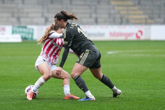 Google Pixel Frauen-Bundesliga: SC Freiburg vs. 1. FC Union Berlin, 14.02.2026 Zweikampf zwischen Ni? Szenk (SC Freiburg, 19) und Hannah Eurlings (1. FC Union Berlin, 14) Google Pixel Frauen-Bundesliga: SC Freiburg vs. 1. FC Union Berlin, Dreisamstadion, 14.02.2026 DFB DFL REGULATIONS PROHIBIT ANY USE OF PHOTOGRAPHS AS IMAGE SEQUENCES AND OR QUASI-VIDEO. Copyright: xBEAUTIFULxSPORTS Boscox