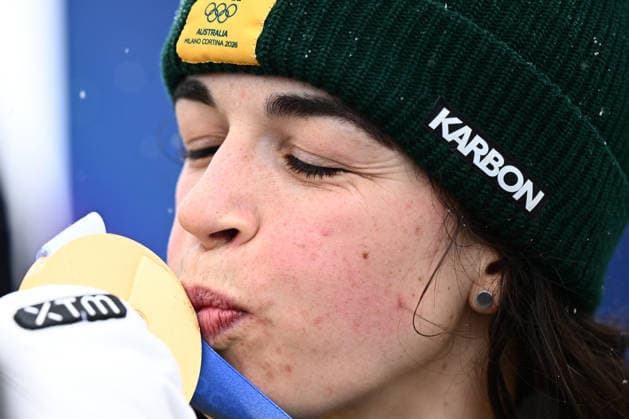 2026 WINTER Olympic Games, Olympische Spiele, Olympia, OS Jakara Anthony of Australia celebrates after being presented the Gold medal in the Women™s Dual Moguls Final at the Livigno Aerial and Moguls Park on day 8 of the 2026 Milano Cortina Winter Olympic Games in Livigno, Italy, Wednesday, February 11, 2026. ( NO ARCHIVING, EDITORIAL USE ONLY LIVIGNO SONDRIO ITALY  Copyright: xDANxHIMBRECHTSx 20260214154067781609