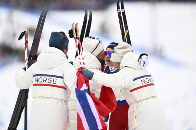 VAL DI FIEMME, ITALIEN 20260214 Norges Kristin Austgulen¯Fosnaes, Astrid oyre¯Slind, Karoline¯Simpson‘Larsen och Heidi¯Weng vinner guld i damernas stafett 4¯Ã—¯7,5¯km under vinter-OS pa Tesero längdskidstadion i Val di Fiemme, Italien. *** Bilden ingar i SPORTPAKET. För övriga BETALBILD *** VAL DI FIEMME ITALIEN x10430x *** VAL DI FIEMME, ITALY 20260214 Norways Kristin Austgulen¯Fosnaes, Astrid oyre¯Slind, Karoline¯SimpsonLarsen and Heidi¯Weng win gold in the womens 4¯Ã-¯7.5¯km relay during the Winter Olympics at the Tesero cross-country ski stadium in Val di Fiemme, Italy Image in SPORT PACKAGE For others PAY IMAGE VAL DI FIEMME ITALY x10430x  Copyright: xChristinexOlsson TTx OS 2026 SKIDOR STAFETT DAM