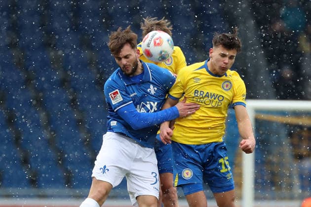 Braunschweig vs. Darmstadt, 2. BL Braunschweig, 14.02.2026, Fußball, Herren, 2. BL, Saison 2025 2026, Eintracht Braunschweig vs. SV Darmstadt 98: Killian Corredor (SV Darmstadt 98), Max Marie (Eintracht Braunschweig) (DFL DFB REGULATIONS PROHIBIT ANY USE OF PHOTOGRAPHS as IMAGE SEQUENCES and or QUASI-VIDEO) Stadion an der Hamburger Straße Niedersachsen Deutschland
