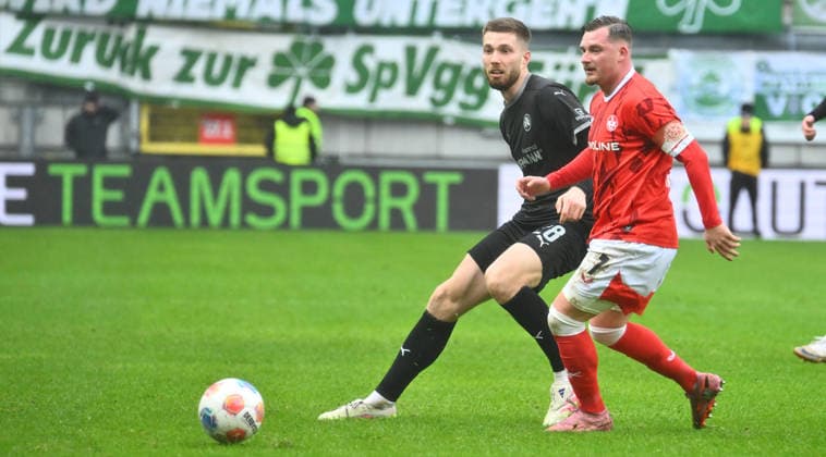 14.02.2026 - Fussball - Saison 2025 2026 - 2. Fussball - Bundesliga - 22. Spieltag: 1. FC Kaiserslautern FCK ( Rote Teufel ) - SpVgg Greuther Fürth SGF ( Kleeblatt ) - Sportfoto Zink - xwoxzix - DFL regulations prohibit any use of photographs as image sequences and or quasi-video - only for editorial use - Doni Edon Arifi (28, SpVgg Greuther Fürth ) Marlon Ritter (7, 1. FC Kaiserslautern FCK )