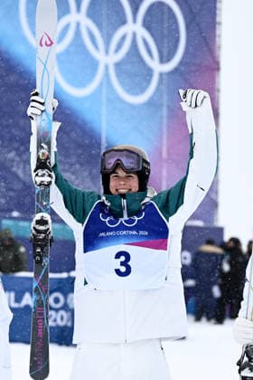 2026 WINTER Olympic Games, Olympische Spiele, Olympia, OS Jakara Anthony of Australia celebrates after winning the Gold medal during the Women™s Dual Moguls Final at the Livigno Aerial and Moguls Park on day 8 of the 2026 Milano Cortina Winter Olympic Games in Livigno, Italy, Wednesday, February 11, 2026. ( NO ARCHIVING, EDITORIAL USE ONLY LIVIGNO SONDRIO ITALY  Copyright: xDANxHIMBRECHTSx 20260214144337731378