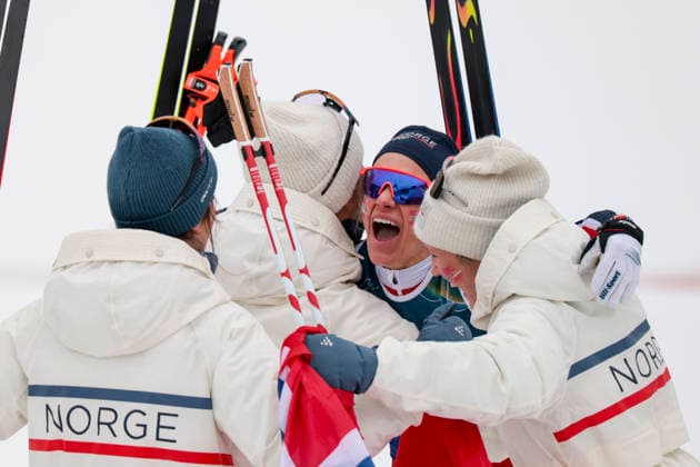 OLYMPICS - Winter Olympic Games, Olympische Spiele, Olympia, OS Milano Cortina 2026 TESERO,ITALY,14.FEB.26 - OLYMPICS, NORDIC SKIING, CROSS COUNTRY SKIING - Winter Olympic Games Milano Cortina 2026, 4X7.5km relay, women, medal ceremony. Image shows the rejoicing of Heidi Weng (NOR) with team NOR.  GEPAxpictures xMatthiasxTrinkl