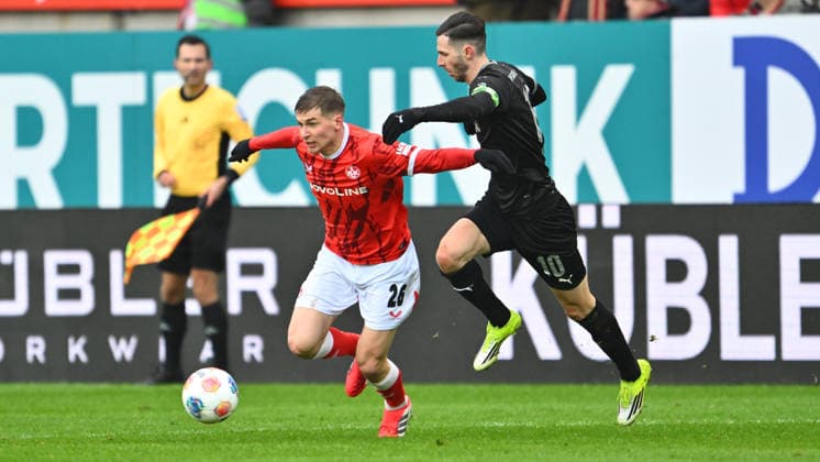 14.02.2026 - Fussball - Saison 2025 2026 - 2. Fussball - Bundesliga - 22. Spieltag: 1. FC Kaiserslautern FCK ( Rote Teufel ) - SpVgg Greuther Fürth SGF ( Kleeblatt ) - Sportfoto Zink - xwoxzix - DFL regulations prohibit any use of photographs as image sequences and or quasi-video - only for editorial use - Paul Joly (26, 1. FC Kaiserslautern FCK ) Branimir Hrgota (10, SpVgg Greuther Fürth )