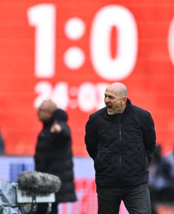 14.02.2026 - Fussball - Saison 2025 2026 - 2. Fussball - Bundesliga - 22. Spieltag: 1. FC Kaiserslautern FCK ( Rote Teufel ) - SpVgg Greuther Fürth SGF ( Kleeblatt ) - Sportfoto Zink - xwoxzix - DFL regulations prohibit any use of photographs as image sequences and or quasi-video - only for editorial use - Torsten Lieberknecht (Trainer 1. FC Kaiserslautern FCK )