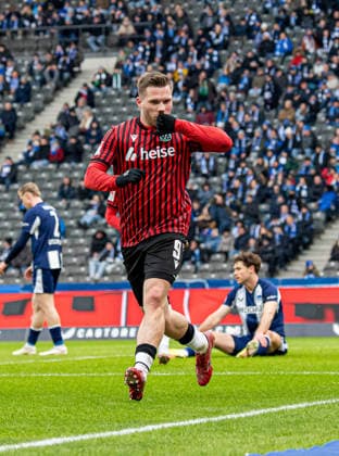Fussball, Herren, Saison 2025 2026, 2. Bundesliga (22. Spieltag), Hertha BSC - Hannover 96, Benjamin Källman (Hannover), Jubel nach Tor zum 0:2, 14.02. 2026,