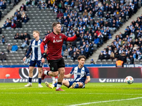 Fussball, Herren, Saison 2025 2026, 2. Bundesliga (22. Spieltag), Hertha BSC - Hannover 96, Benjamin Källman (Hannover), Jubel nach Tor zum 0:2, 14.02. 2026,