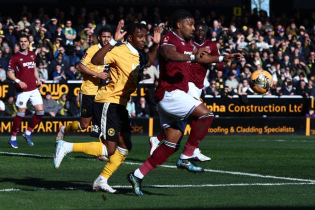 Burton Albion v West Ham United, FA Cup West Ham United forward Adama Traore (17) underr pressure from Burton Albion defender Udoka Godwin-Malife(2) during the FA Cup match between Burton Albion and West Ham United at the Pirelli Stadium, Burton upon Trent, UK on 14 February 2026. Burton upon Trent Pirelli Stadium Staffordshire UK Editorial use only DataCo restrictions apply See www.football-dataco.com , Copyright: xJohnxMallettx PSI-23741-0044