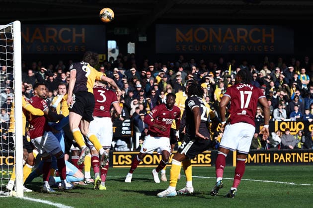 Burton Albion v West Ham United, FA Cup Burton Albion forward Jake Beesley (9) heads clear a corner during the FA Cup match between Burton Albion and West Ham United at the Pirelli Stadium, Burton upon Trent, UK on 14 February 2026. Burton upon Trent Pirelli Stadium Staffordshire UK Editorial use only DataCo restrictions apply See www.football-dataco.com , Copyright: xJohnxMallettx PSI-23741-0045