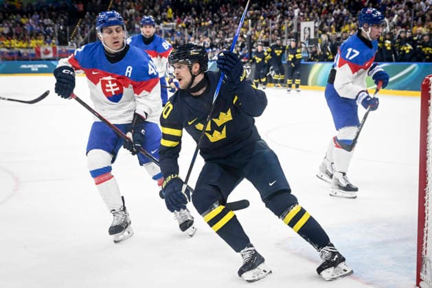 MILAN, ITALY 20260214 Sweden s Elias Pettersson (40) scores 3-2 during the Ice hockey, Eishockey match in Group B between Sweden and Slovakia at Santagiulia Arena during the Olympic Games, Olympische Spiele, Olympia, OS in Milan. *** The image is included in the SPORTS PACKAGE. For others PAID IMAGE *** MILANO ITALY x10070x *** MILAN, ITALY 20260214 Sweden s Elias Pettersson 40 scores 3 2 during the ice hockey match in Group B between Sweden and Slovakia at Santagiulia Arena during the Olympic Games in Milan The image is included in the SPORTS PACKAGE For others PAID IMAGE MILANO ITALY x10070x  Copyright: xJessicaxGow TTx 2026 OLYMPICS ICE HOCKEY SWEDEN-SLOVAKIA