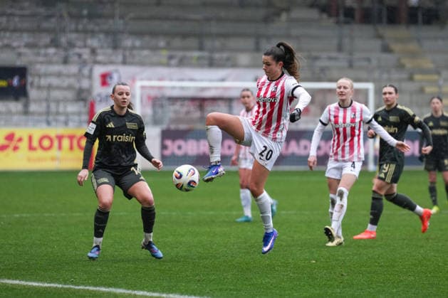 Google Pixel Frauen-Bundesliga: SC Freiburg vs. 1. FC Union Berlin, 14.02.2026 Leela Egli (SC Freiburg, 20) mit einer Ballannahme Google Pixel Frauen-Bundesliga: SC Freiburg vs. 1. FC Union Berlin, Dreisamstadion, 14.02.2026 DFB DFL REGULATIONS PROHIBIT ANY USE OF PHOTOGRAPHS AS IMAGE SEQUENCES AND OR QUASI-VIDEO. Copyright: xBEAUTIFULxSPORTS Boscox