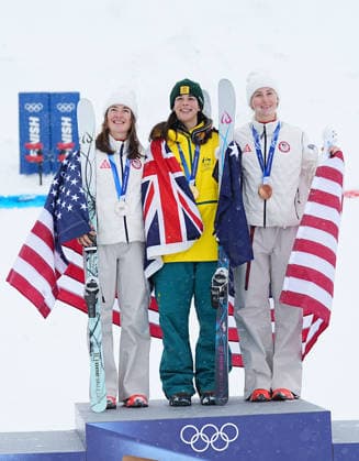 (260214) -- LIVIGNO, Feb. 14, 2026 -- Gold medalist Jakara Anthony (C) of Australia, silver medalist Jaelin Kauf (L) of the United States and bronze medalist Elizabeth Lemley of the United States pose for photos during the awarding ceremony for the freestyle skiing women s dual moguls at the Milan-Cortina 2026 Olympic Winter games, Winterspiele,Spiele, Summer games in Livigno, Italy, Feb. 14, 2026. ) (MICO2026)ITALY-LIVIGNO-OLYMPIC WINTER GAMES-FREESTYLE SKIING-WOMEN S DUAL MOGULS-FINALS WuxHuiwo 