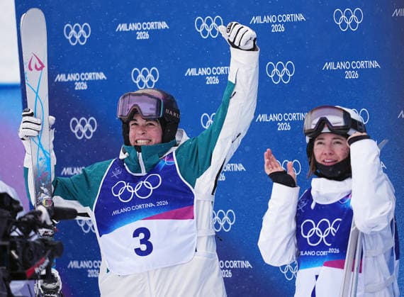 (260214) -- LIVIGNO, Feb. 14, 2026 -- Jakara Anthony (L) of Australia celebrates after winning the freestyle skiing women s dual moguls big final at the Milan-Cortina 2026 Olympic Winter games, Winterspiele,Spiele, Summer games in Livigno, Italy, Feb. 14, 2026. ) (MICO2026)ITALY-LIVIGNO-OLYMPIC WINTER GAMES-FREESTYLE SKIING-WOMEN S DUAL MOGULS-FINALS WuxHuiwo 