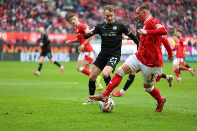14.02.2026, xrekx, Fussball 2.Bundesliga, 1.FC Kaiserslautern - SpVgg Greuther Fuerth v.l. Jannik Dehm (SpVgg Greuther Fuerth) Marlon Ritter (1.FC Kaiserslautern) (DFL DFB REGULATIONS PROHIBIT ANY USE OF PHOTOGRAPHS as IMAGE SEQUENCES and or QUASI-VIDEO) Kaiserslautern
