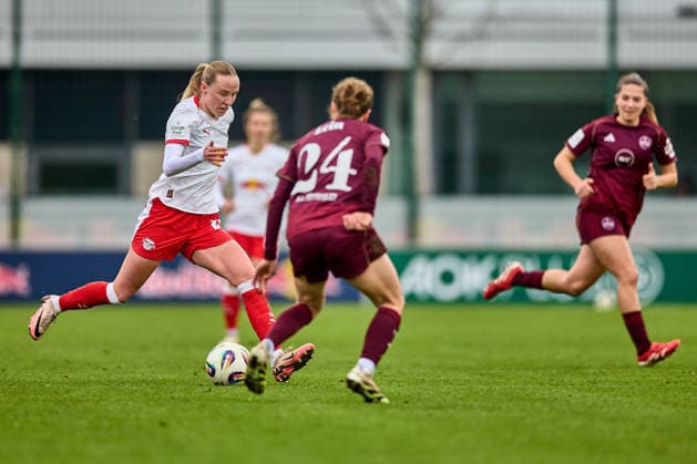 14.02.2026, GER, Frauenfußball, BL, 2025 2026, RB Leipzig - 1. FC Nürnberg Nikoline Dudek (24, RB Leipzig), Aktion, dribbelt Leipzig Trainingszentrum der Roten Bulle Sachsen Deutschland
