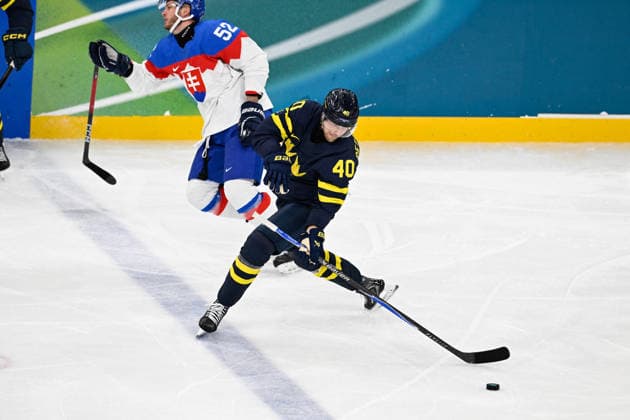 Winter Olympics - Men s Ice hockey, Eishockey - Sweden v Slovakia Elias Pettersson 40 of Team Sweden during the men s ice hockey game between Sweden and Slovakia during the 2026 Winter Olympics on February 14, 2026 in Milan, Italy. Photo by JMP ABACAPRESS.COM Milan Italy  Copyright: xJMP ABACAx