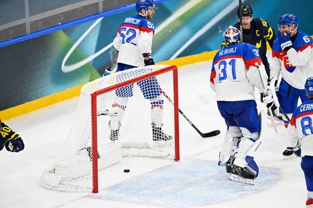 Winter Olympics - Men s Ice hockey, Eishockey - Sweden v Slovakia Samuel Hlavaj 31 of Team Slovakia during the men s ice hockey game between Sweden and Slovakia during the 2026 Winter Olympics on February 14, 2026 in Milan, Italy. Photo by JMP ABACAPRESS.COM Milan Italy  Copyright: xJMP ABACAx