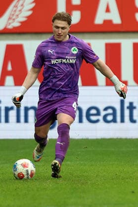 14.02.2026, xrekx, Fussball 2.Bundesliga, 1.FC Kaiserslautern - SpVgg Greuther Fuerth v.l. Silas Prüfrock Pruefrock (SpVgg Greuther Fuerth) (DFL DFB REGULATIONS PROHIBIT ANY USE OF PHOTOGRAPHS as IMAGE SEQUENCES and or QUASI-VIDEO) Kaiserslautern