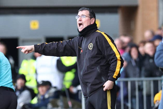 Burton Albion v West Ham United, FA Cup Burton Albion Head Coach Gary Bowyer shouts his instructions during the FA Cup match between Burton Albion and West Ham United at the Pirelli Stadium, Burton upon Trent, UK on 14 February 2026. Burton upon Trent Pirelli Stadium Staffordshire UK Editorial use only DataCo restrictions apply See www.football-dataco.com , Copyright: xJohnxMallettx PSI-23741-0072